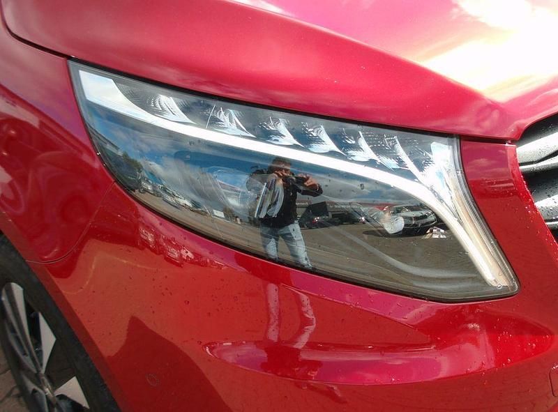 Gebraucht Mercedes Vito Edition 190 PS (139 kW) 2022 Rot Van