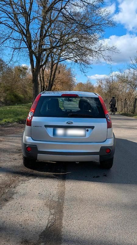 Gebraucht Ford Fiesta 80 PS (58 kW) 2007 Silber Kleinwagen