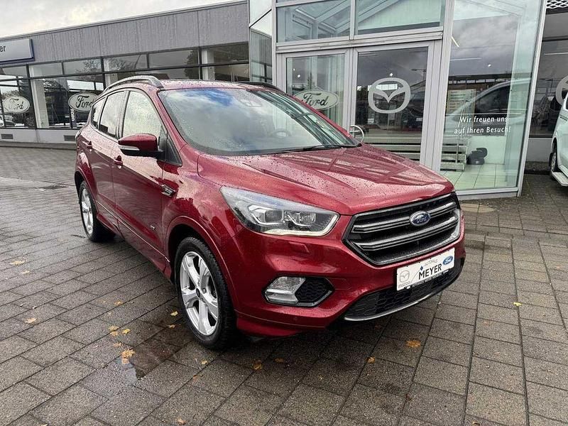 Rubyrotmetallic Gebraucht 2019 Ford Kuga ST-Line SUV | 19.490 € (Fairer Preis) - Bild 1/4