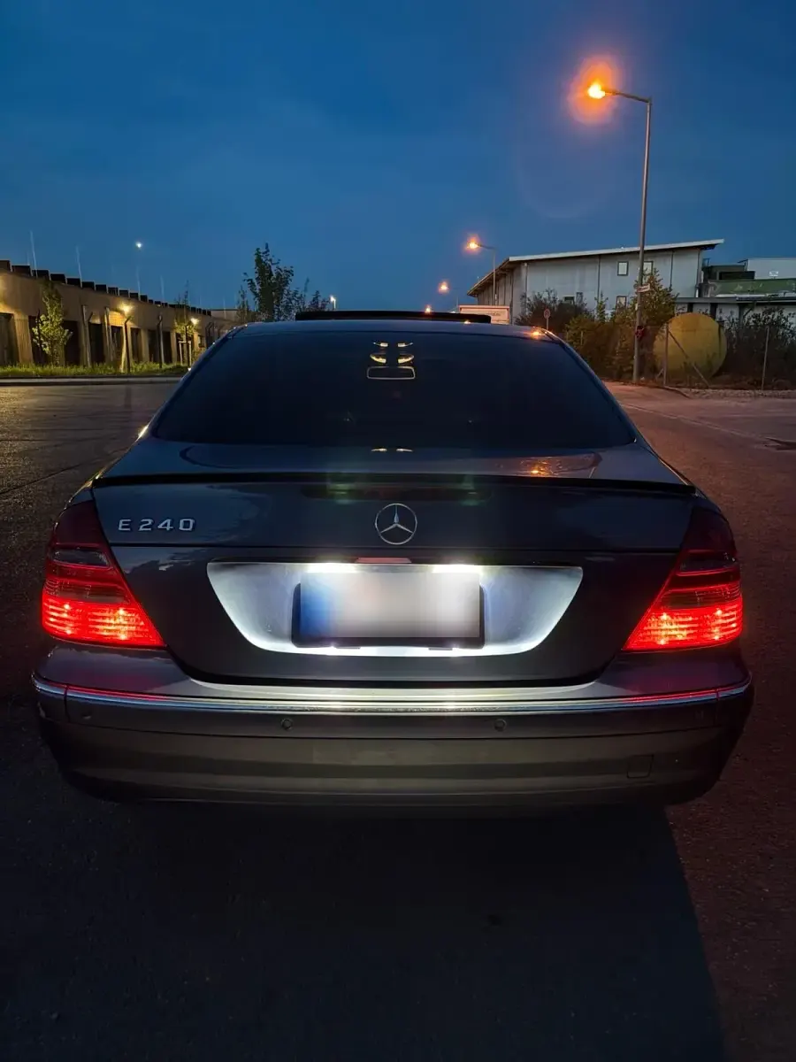 Gebraucht Mercedes E240 177 PS (130 kW) 2005 Blau Limousine