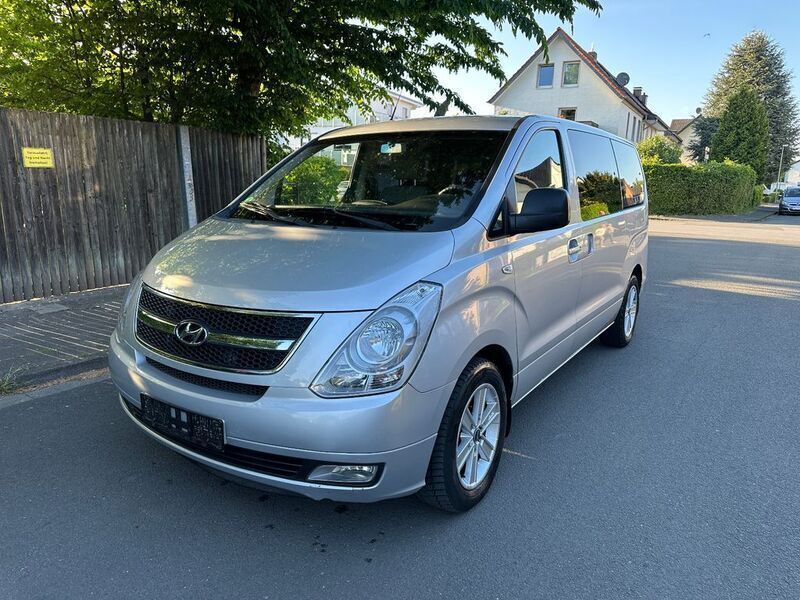Silber Gebraucht 2009 Hyundai H-1 Van / Kleinbus | 5.599 € (Fairer Preis) - Bild 1/4