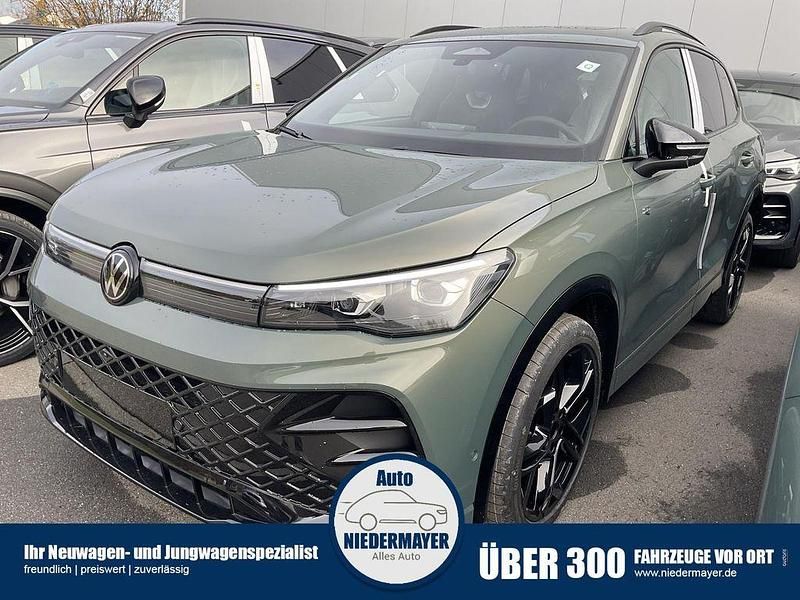 Cipressino grün metallic Neu 2025 VW Tiguan R-line SUV | 54.495 € (Guter Preis) - Bild 1/4