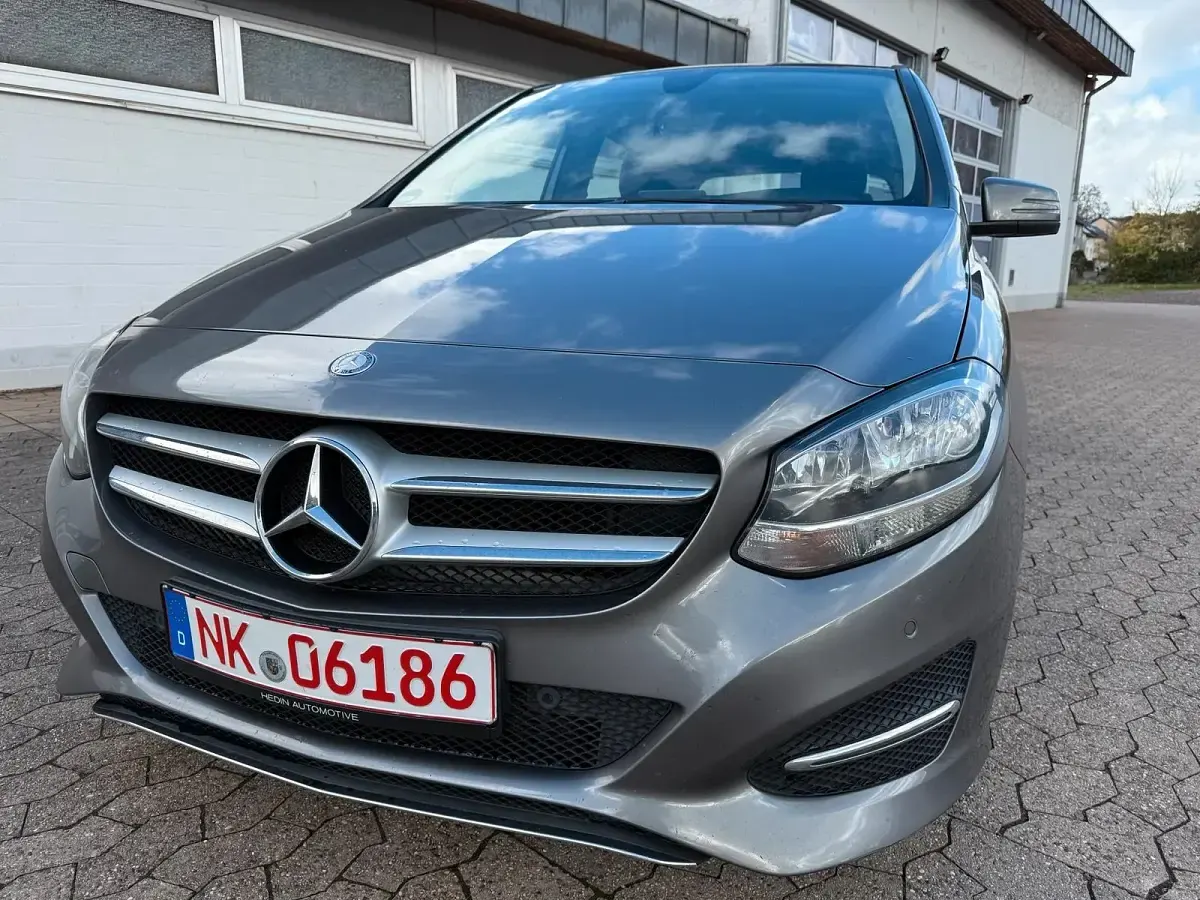 Gebraucht Mercedes B180 109 PS (80 kW) 2015 Grau Kleinwagen