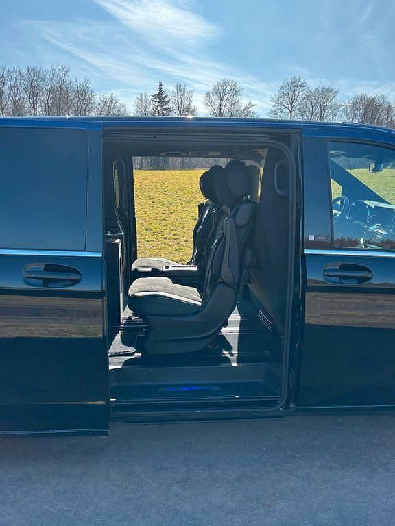 Gebraucht Mercedes V220 237 PS (174 kW) 2022 Schwarz Van / Kleinbus