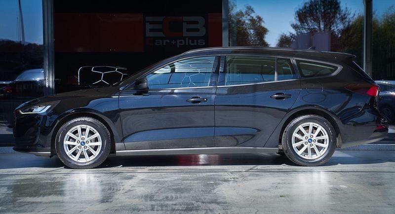 Gebraucht Ford Focus Cool & Connect 120 PS (88 kW) 2022 Schwarz Kombi