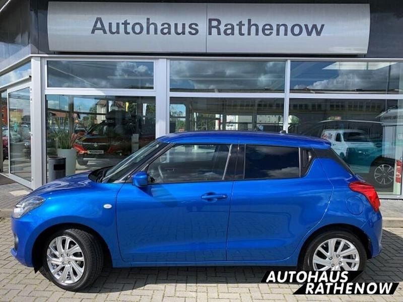 Blau Gebraucht 2023 Suzuki Swift Comfort Kleinwagen | 18.390 € (Fairer Preis) - Bild 1/4