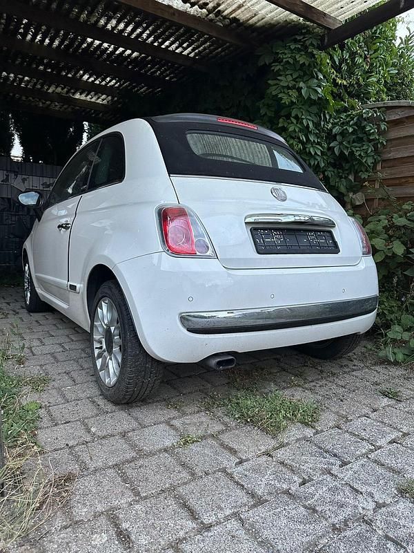 Weiß Gebraucht 2011 Fiat 500 Cabrio | 8.300 € (Fairer Preis) - Bild 1/4