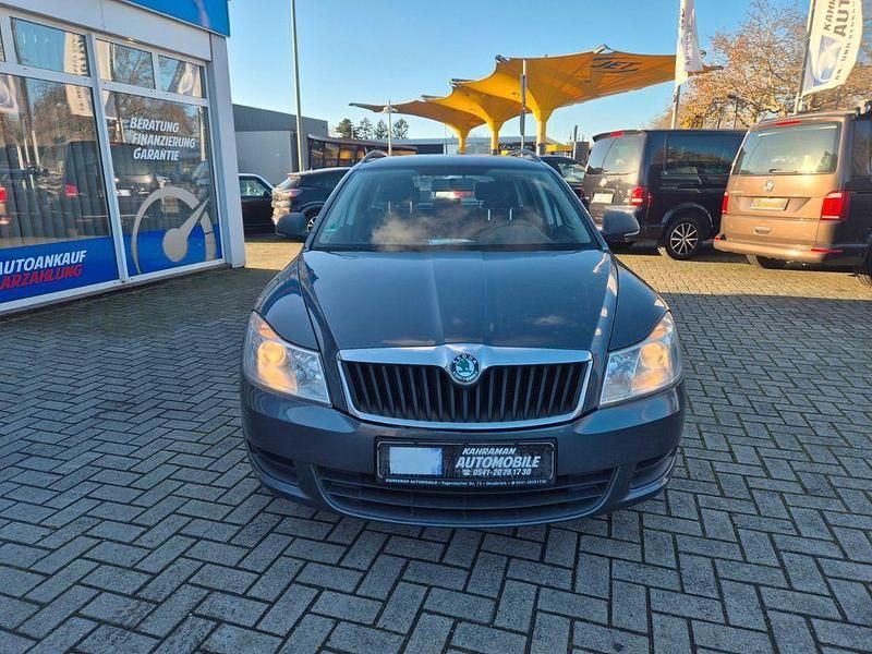 Gebraucht Skoda Octavia Classic 105 PS (77 kW) 2011 Grau Kombi