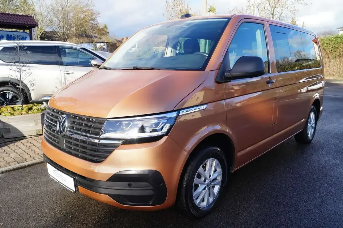 Używany VW Multivan 150 KM (110 kW) 2021 Pomarańczowy Minivan