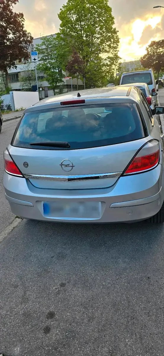 Używany Opel Astra 105 KM (77 kW) 2006 Szary Hatchback
