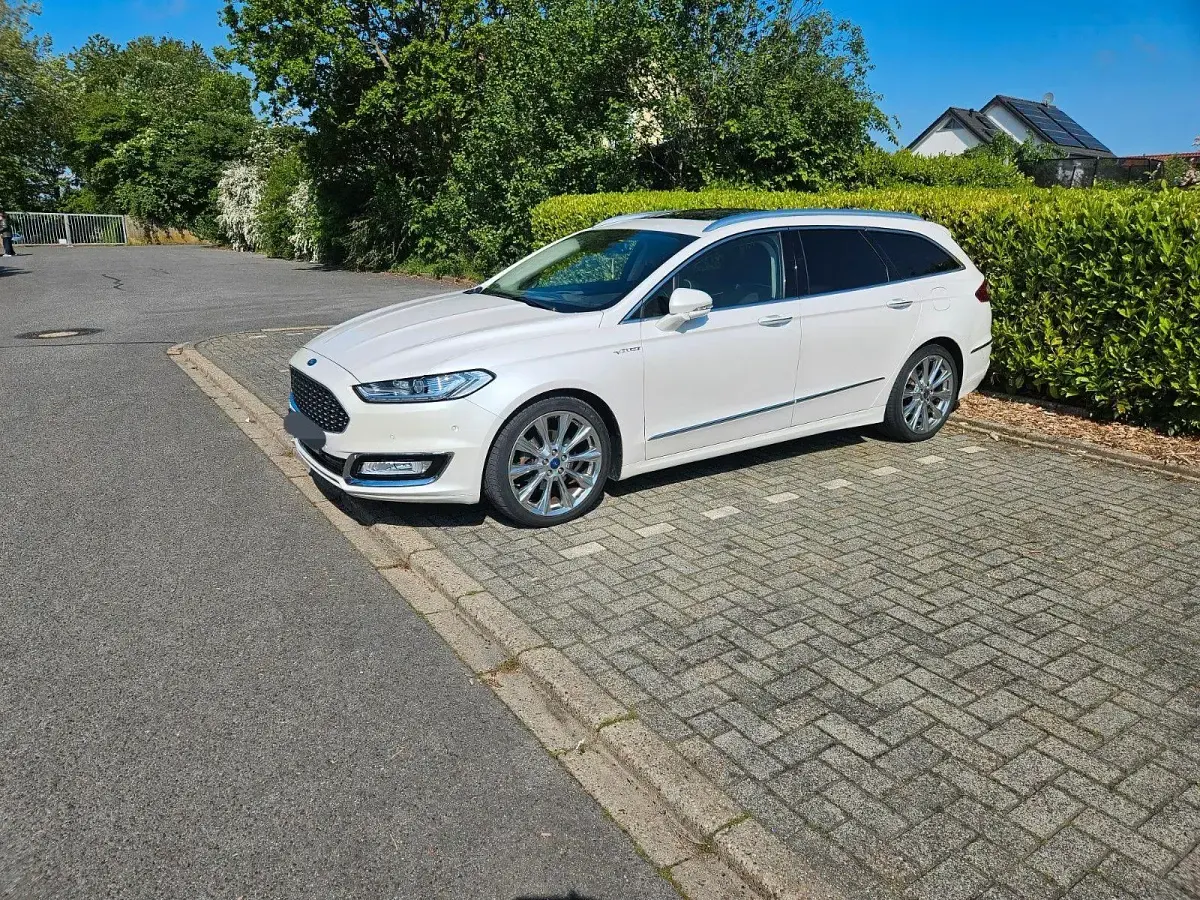Gebraucht Ford Mondeo Vignale 179 PS (131 kW) 2015 Weiß Kombi