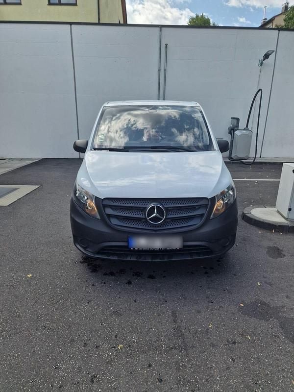 Weiß Gebraucht 2018 Mercedes Vito Van / Kleinbus | 8.000 € (Etwas zu teuer) - Bild 1/4