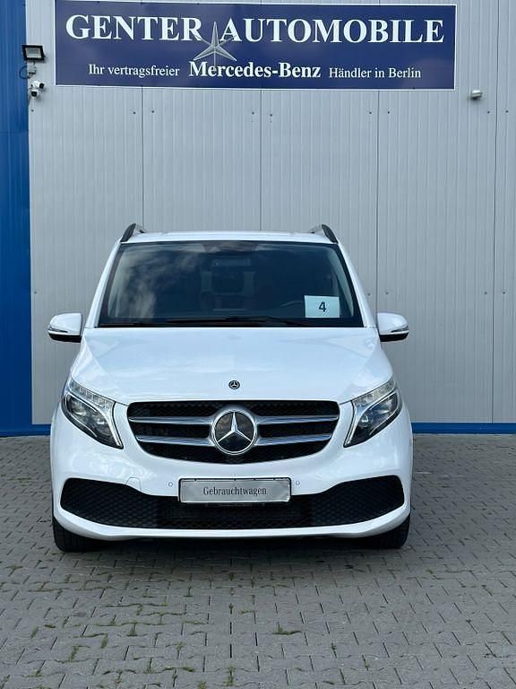 Gebraucht Mercedes V220 163 PS (119 kW) 2020 Weiß Van / Kleinbus