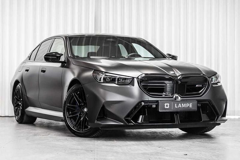 Grau Gebraucht 2025 BMW M5 Performance Limousine | 134.990 € (Superpreis) - Bild 1/4