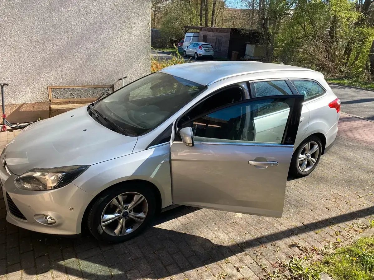 Gebraucht Ford Focus 140 PS (102 kW) 2012 Silber Kombi