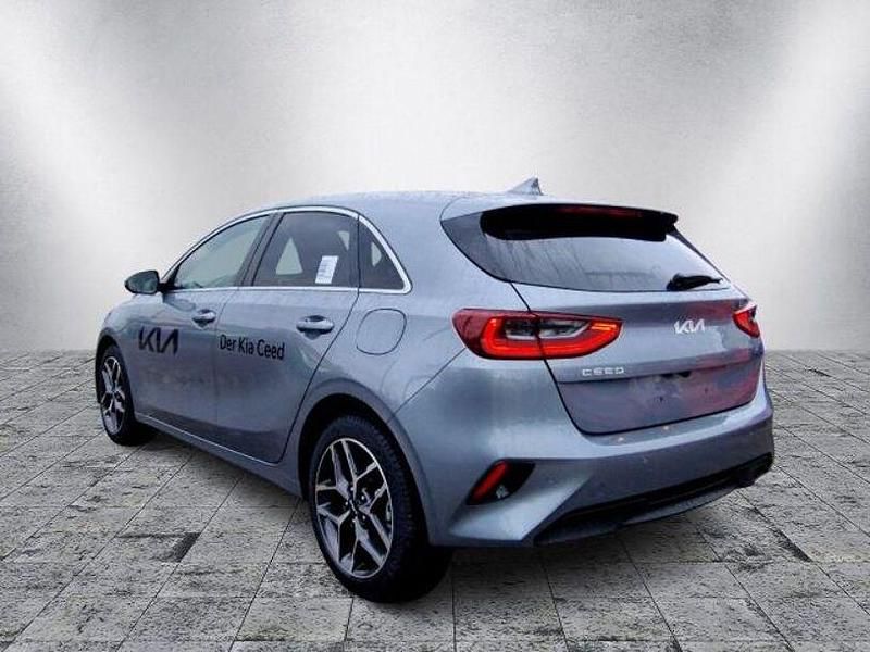Gebraucht Kia Ceed Platinum 140 PS (102 kW) 2024 Lunar silber met. Kleinwagen
