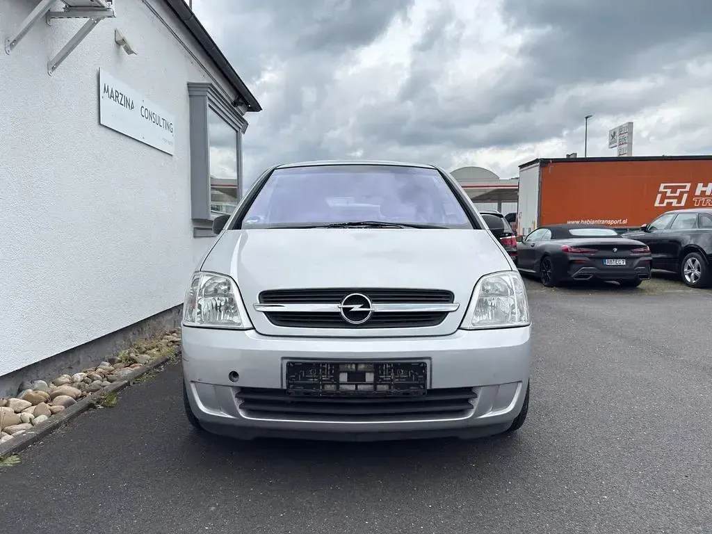 Używany Opel Meriva Basis 101 KM (74 kW) 2004 Srebrny Minivan
