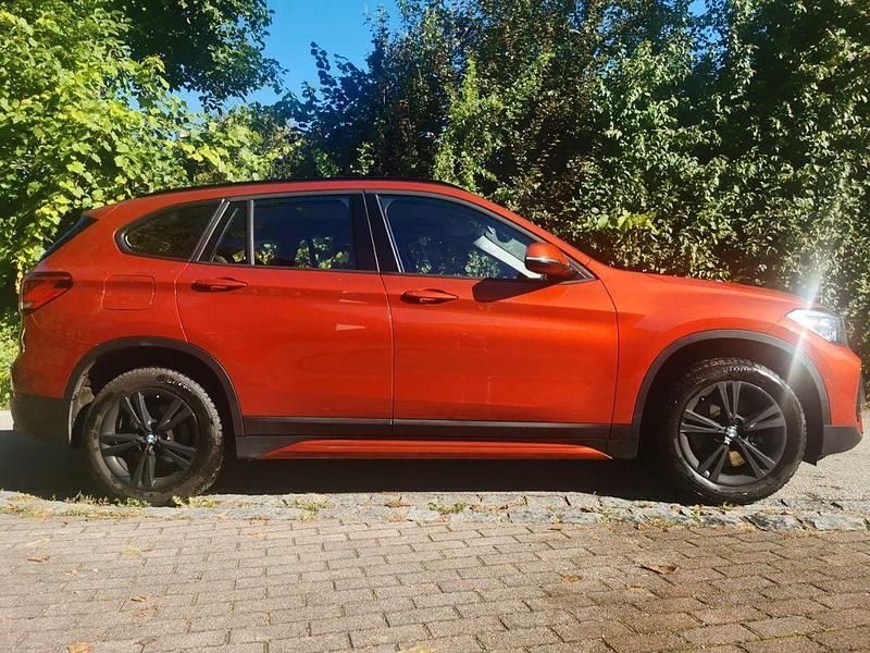 Orange Gebraucht 2020 BMW X1 Sport Line SUV | 28.500 € (Etwas zu teuer) - Bild 1/4