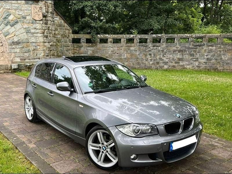 Grau Gebraucht 2010 BMW 118 M Sport Kleinwagen | 5.990 € (Fairer Preis) - Bild 1/4