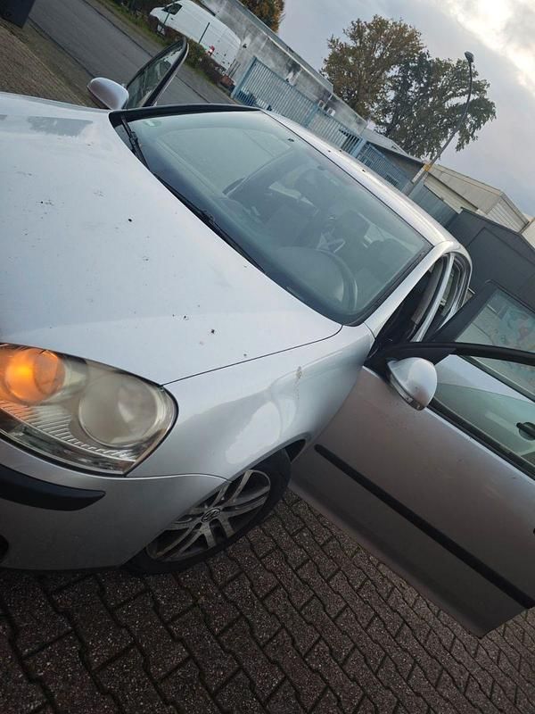 Silber Gebraucht 2004 VW Golf IV Edition Limousine | 700 € (Superpreis) - Bild 1/4