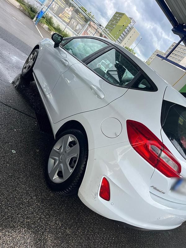 Gebraucht Ford Fiesta 72 PS (52 kW) 2019 Weiß Kleinwagen