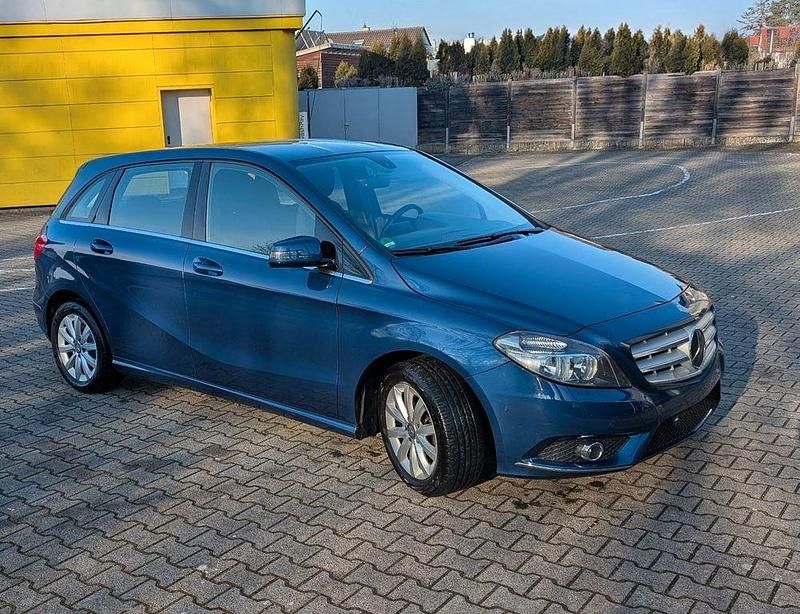 Gebraucht Mercedes B180 109 PS (80 kW) 2012 Blau Van / Kleinbus