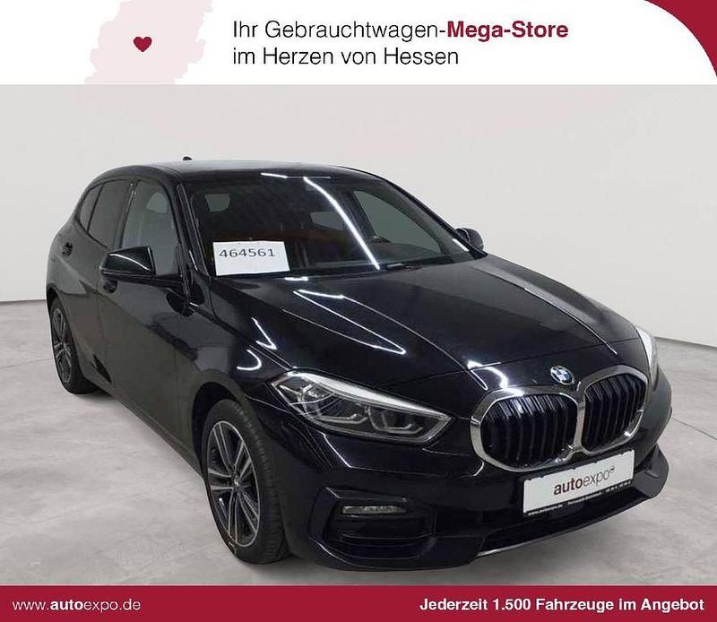 Saphirschwarz metallic Gebraucht 2020 BMW 118 Sport Line Kleinwagen | 19.690 € (Fairer Preis) - Bild 1/4