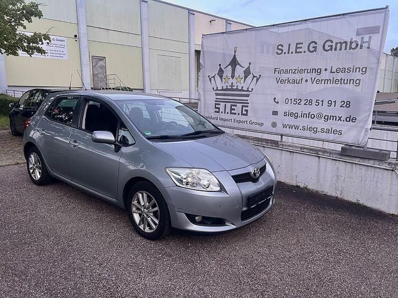 Grau Gebraucht 2009 Toyota Auris Life Limousine | 4.890 € (Fairer Preis) - Bild 1/4
