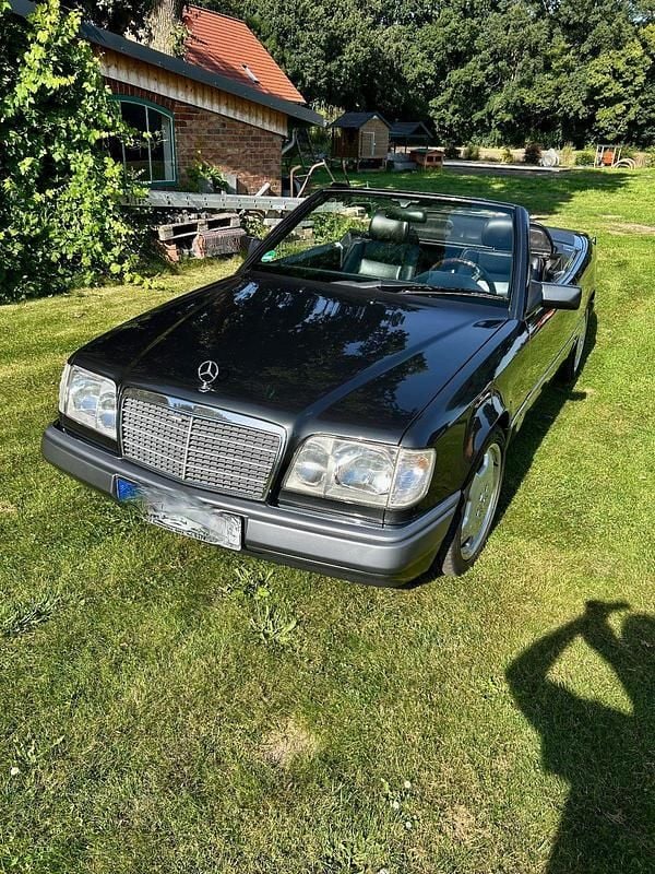 Gebraucht Mercedes E200 Edition 136 PS (100 kW) 1997 Schwarz Cabrio