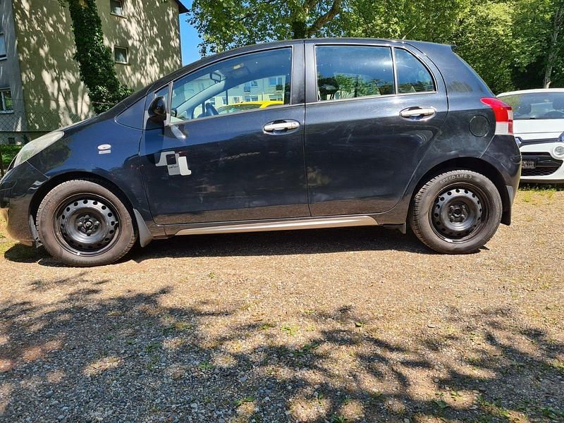 Gebraucht Toyota Yaris 90 PS (66 kW) 2010 Schwarz Kleinwagen