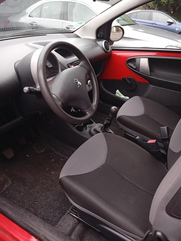 Gebraucht Peugeot 107 68 PS (50 kW) 2014 Rot Kleinwagen