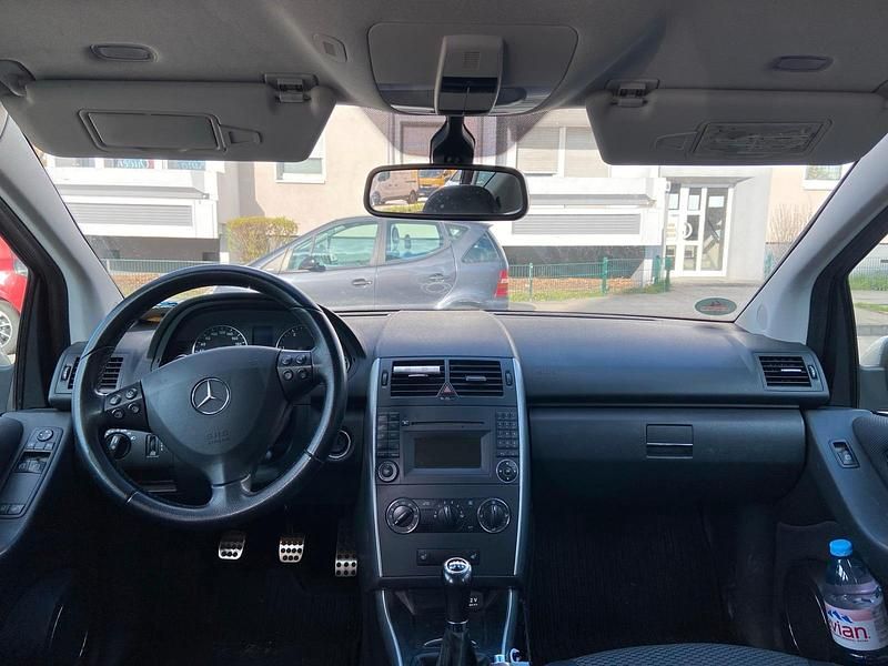 Gebraucht Mercedes A180 140 PS (102 kW) 2010 Silber Kleinwagen