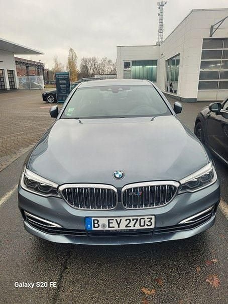 Grau Gebraucht 2020 BMW 520 Luxury Line Limousine | 28.900 € (Etwas zu teuer) - Bild 1/4