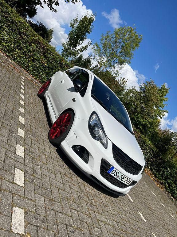 Weiß Gebraucht 2013 Opel Corsa Edition Kleinwagen | 10.000 € (Teuer) - Bild 1/4