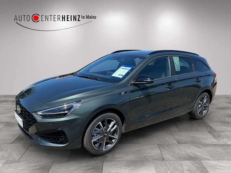 Cypress green Neu 2024 Hyundai i30 Advantage Kombi | 26.890 € (Fairer Preis) - Bild 1/4