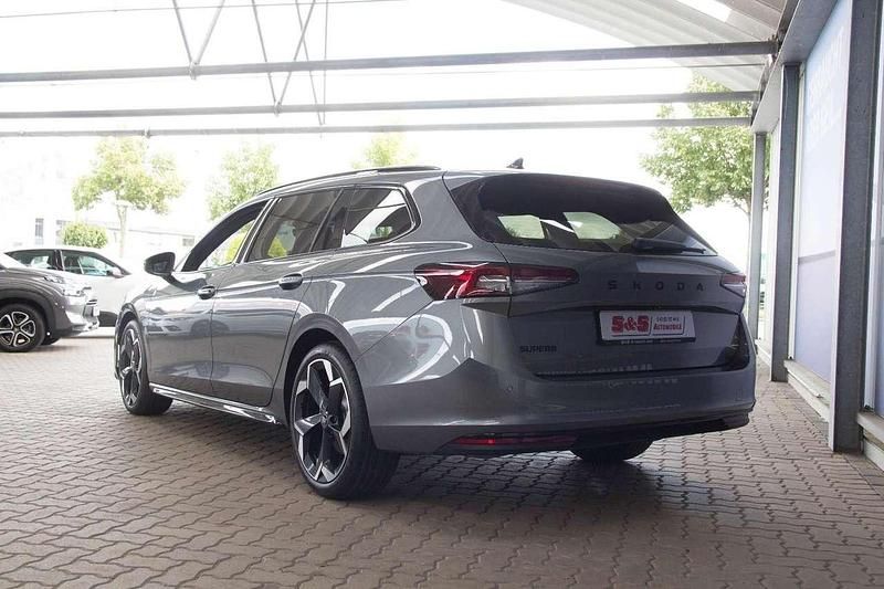 Gebraucht Skoda Superb SportLine 204 PS (150 kW) 2025 Grau Kombi