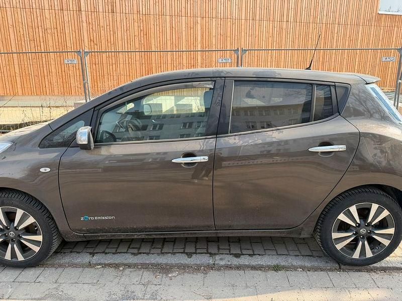 Gebraucht Nissan Leaf Tekna 80 kW (109 PS) 2016 Grau Kleinwagen
