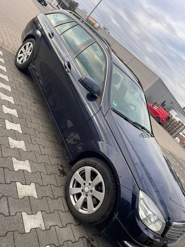 Gebraucht Mercedes C200 136 PS (100 kW) 2011 Blau Kombi