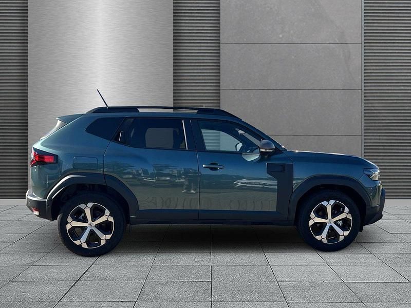 Neu Dacia Duster Journey 101 PS (74 kW) 2025 Zedergrün SUV
