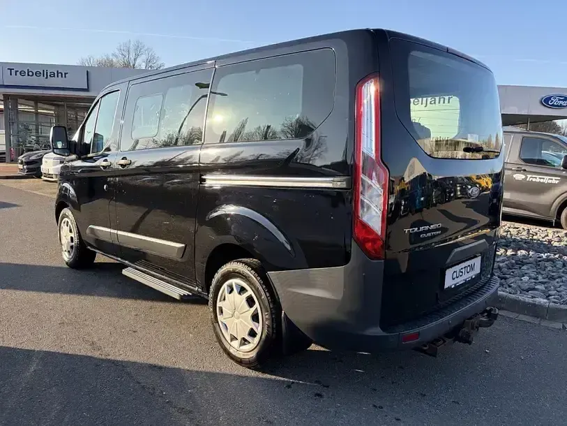 Second-hand Ford Tourneo Custom 2017 Negru Van