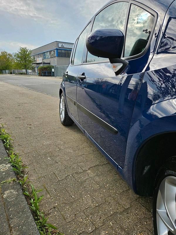 Second-hand Renault Modus 75 CP (55 kW) 2009 Albastru Monovolum