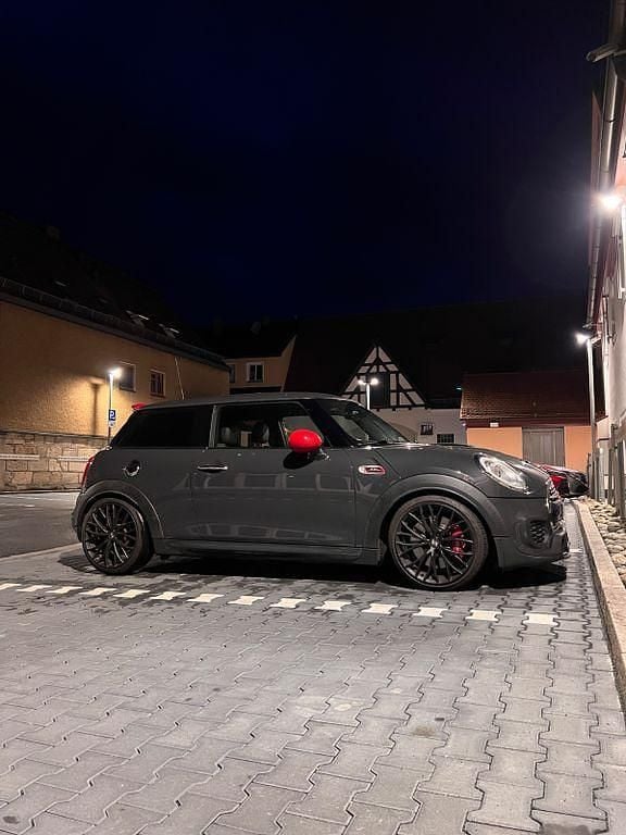 Grau Gebraucht 2016 Mini John Cooper Works Kleinwagen | 17.990 € (Fairer Preis) - Bild 1/4