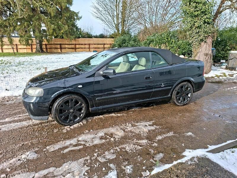 Gebraucht Opel Astra Cabriolet 125 PS (91 kW) 2001 Schwarz Cabrio