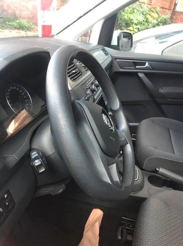 Second-hand VW Caddy 102 CP (75 kW) 2017 Alb Monovolum