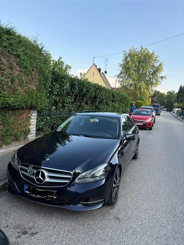Andere farben Gebraucht 2014 Mercedes E220 Limousine | 10.250 € (Guter Preis) - Bild 1/4