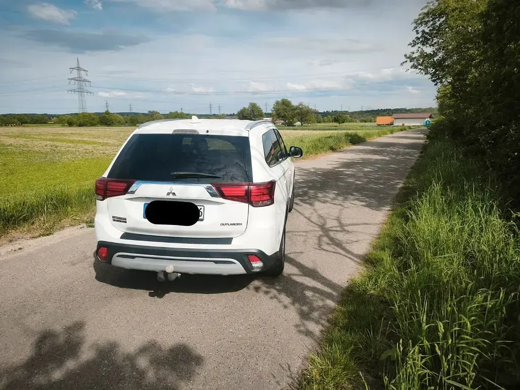 Gebraucht Mitsubishi Outlander Active 150 PS (110 kW) 2019 Weiß SUV