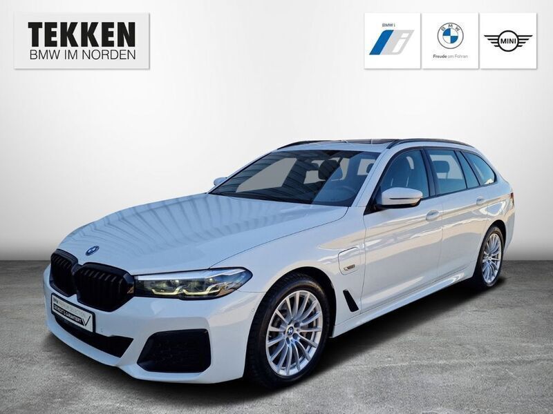 Weiss Gebraucht 2021 BMW 530e M Sport Kombi | 33.890 € (Etwas zu teuer) - Bild 1/4