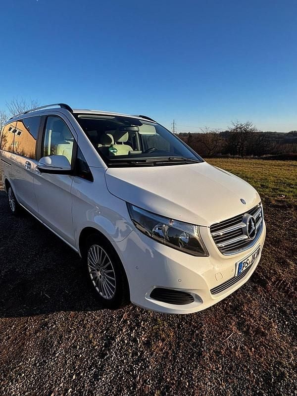 Weiß Gebraucht 2014 Mercedes V250 Van / Kleinbus | 32.500 € (Fairer Preis) - Bild 1/4
