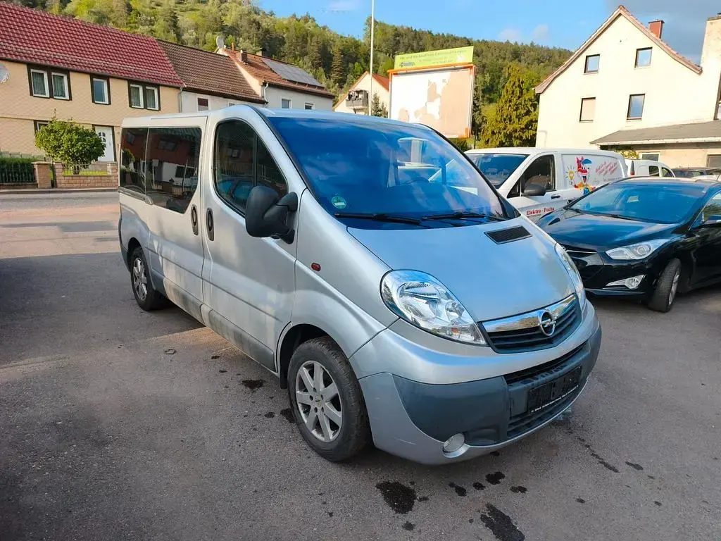 Gebraucht Opel Vivaro 114 PS (83 kW) 2008 Silber Van / Kleinbus