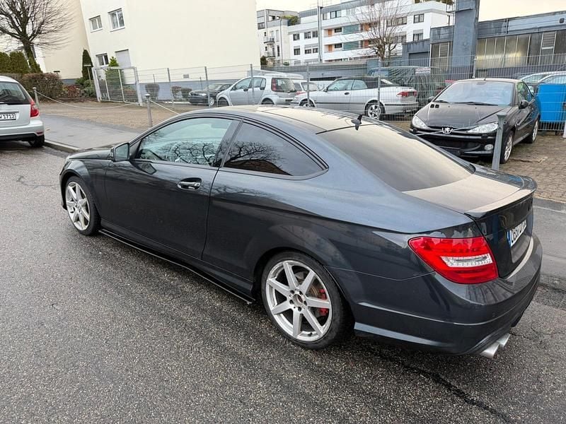 Gebraucht Mercedes C250 AMG line 204 PS (150 kW) 2011 Schwarz Coupé